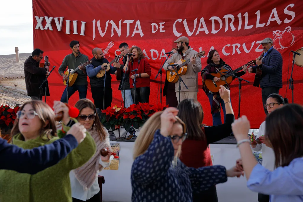 Mari Cruz Sánchez y Enrique González del grupo Mujeres con Raíz Mari Cruz Sánchez y Enrique González del grupo Mujeres con Raíz