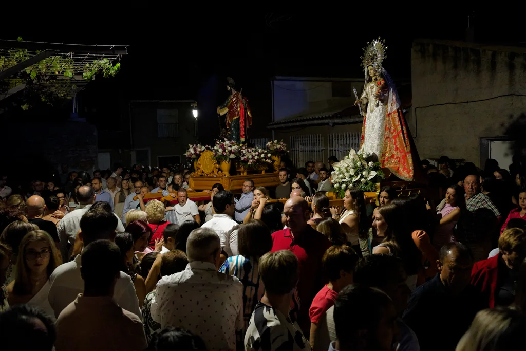 Foto tomada mientras se canta el himno de San Bartolomé.