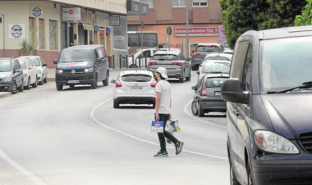 Reclaman pasos de peatones en Santo Ángel tras la apertura de un supermercado Reclaman pasos de peatones en Santo Ángel tras la apertura de un supermercado