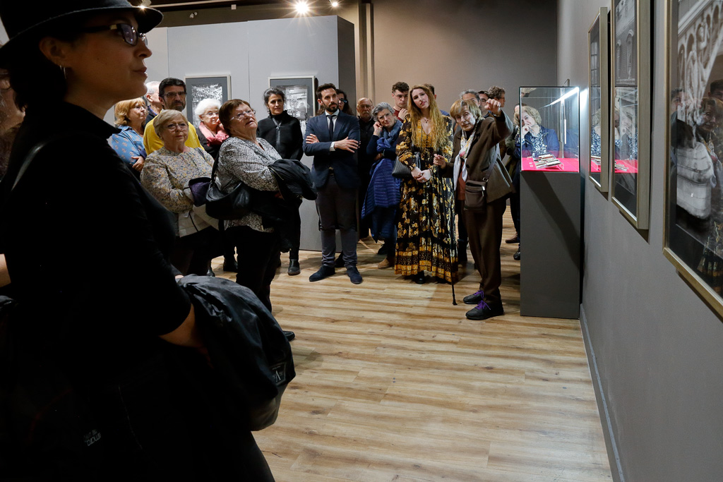 Maria Manzanera ofrece una ruta guiada por su exposición
