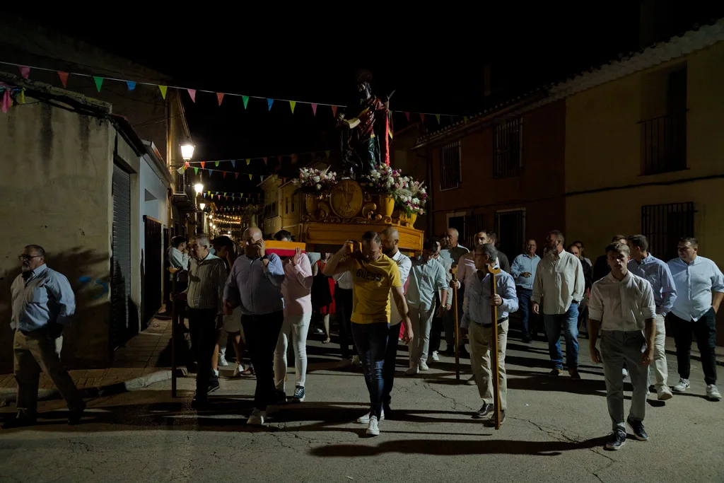 San Bartolome recorre la calle Mayor de El Sabinar.