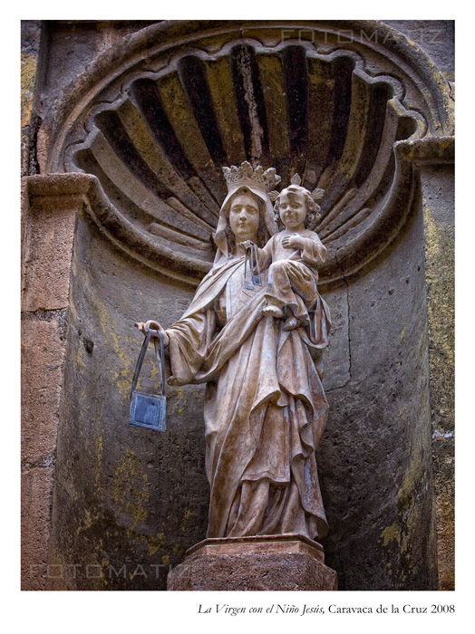 La virgen con el niño Jesús en  Caravaca de la Cruz